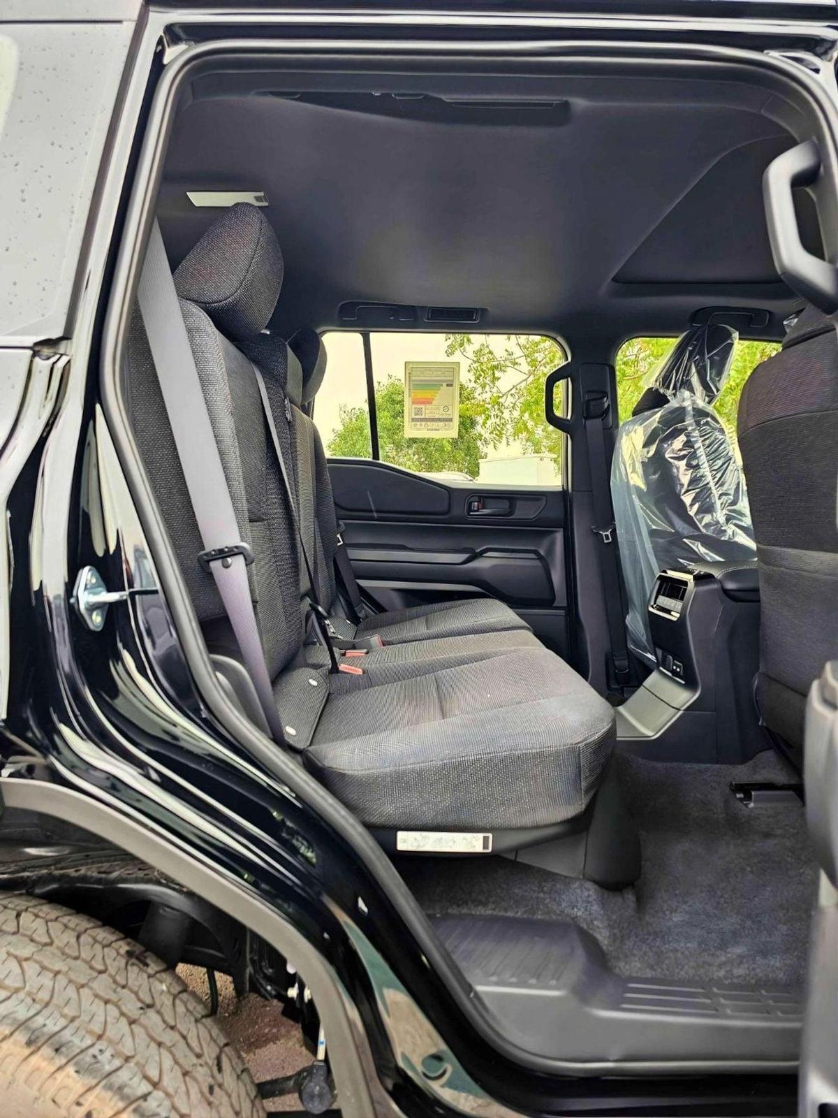 Toyota Prado TURBO ALL ROUNDER / 2.8L DIESEL V4 / DIFFLOCK / SUNROOF / COOL BOX (CODE # P28AR2)-12-12