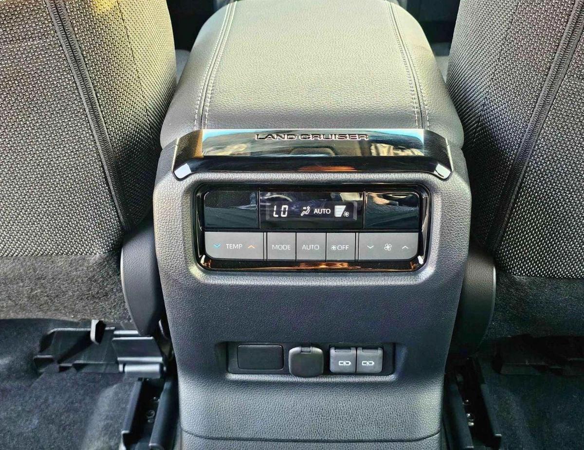 Toyota Prado TURBO ALL ROUNDER / 2.8L DIESEL V4 / DIFFLOCK / SUNROOF / COOL BOX (CODE # P28AR2)-17-17