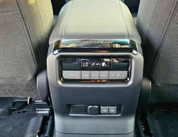 Toyota Prado TURBO ALL ROUNDER / 2.8L DIESEL V4 / DIFFLOCK / SUNROOF / COOL BOX (CODE # P28AR2)