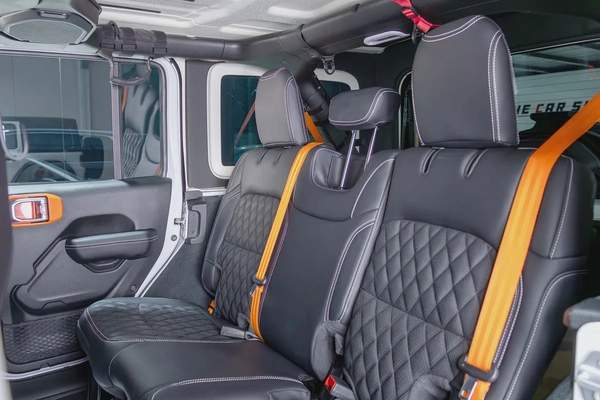 Jeep Wrangler Sport-GCC-Jeepers Edition-Upgraded-FSH-Al Futtaim Warranty and Service Contract