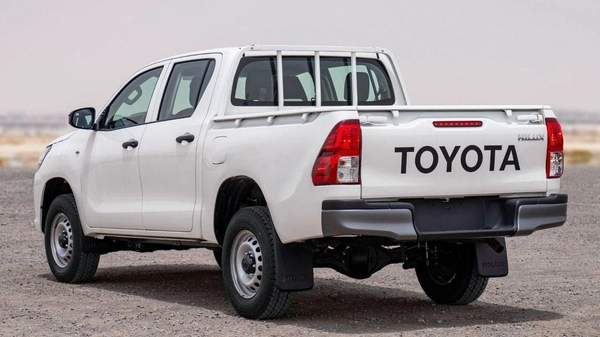 Toyota Hilux 2.4 MT