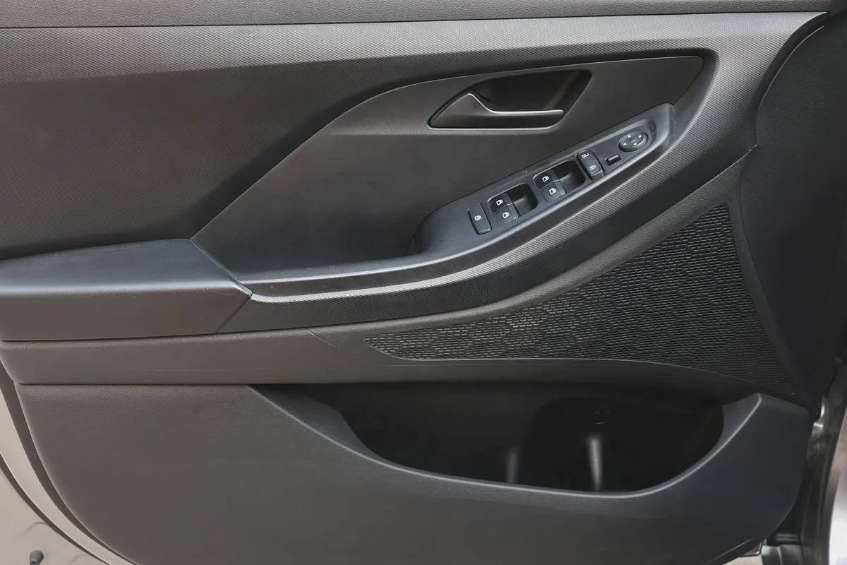 HYUNDAI CRETA COMFORT 1.5L - GCC SPECS - UNDER WARRANTY - FULL SERVICE HISTORY - ACCIDENT FREE --9-9