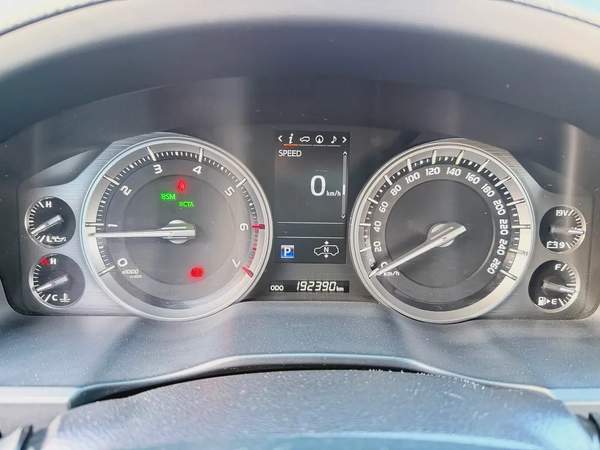 تويوتا لاند كروزر VXR 6.2 غراند تورنغ رمادي / بني 2021 الفطيم