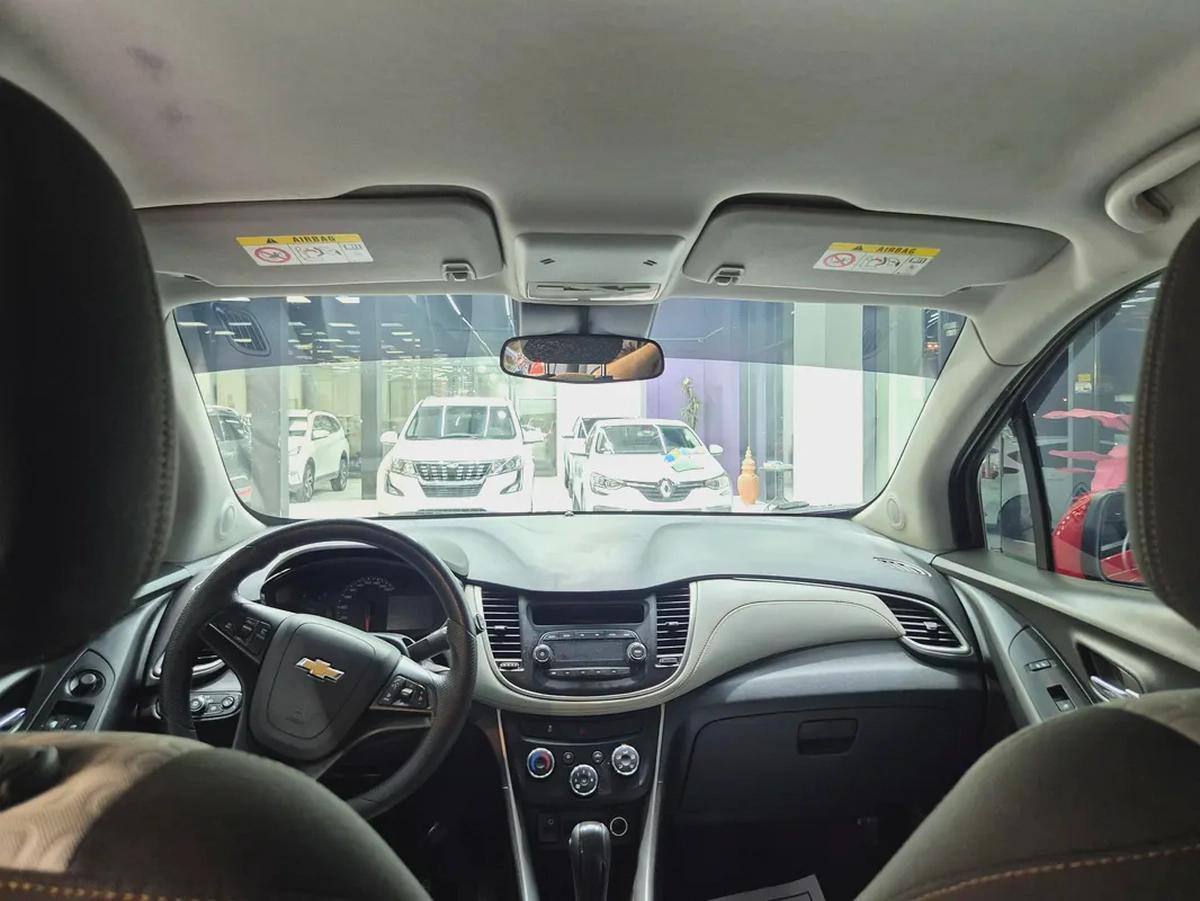 Chevrolet Trax Gcc mid option-6-6