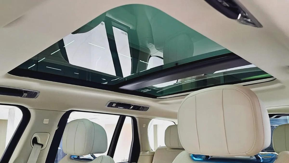 RANGE ROVER - VOGUE - HSE - V 8 P530 - GCC SPECS - UNDER WARRANTY - 2024 MODEL - WHITE/WHITE-7-7