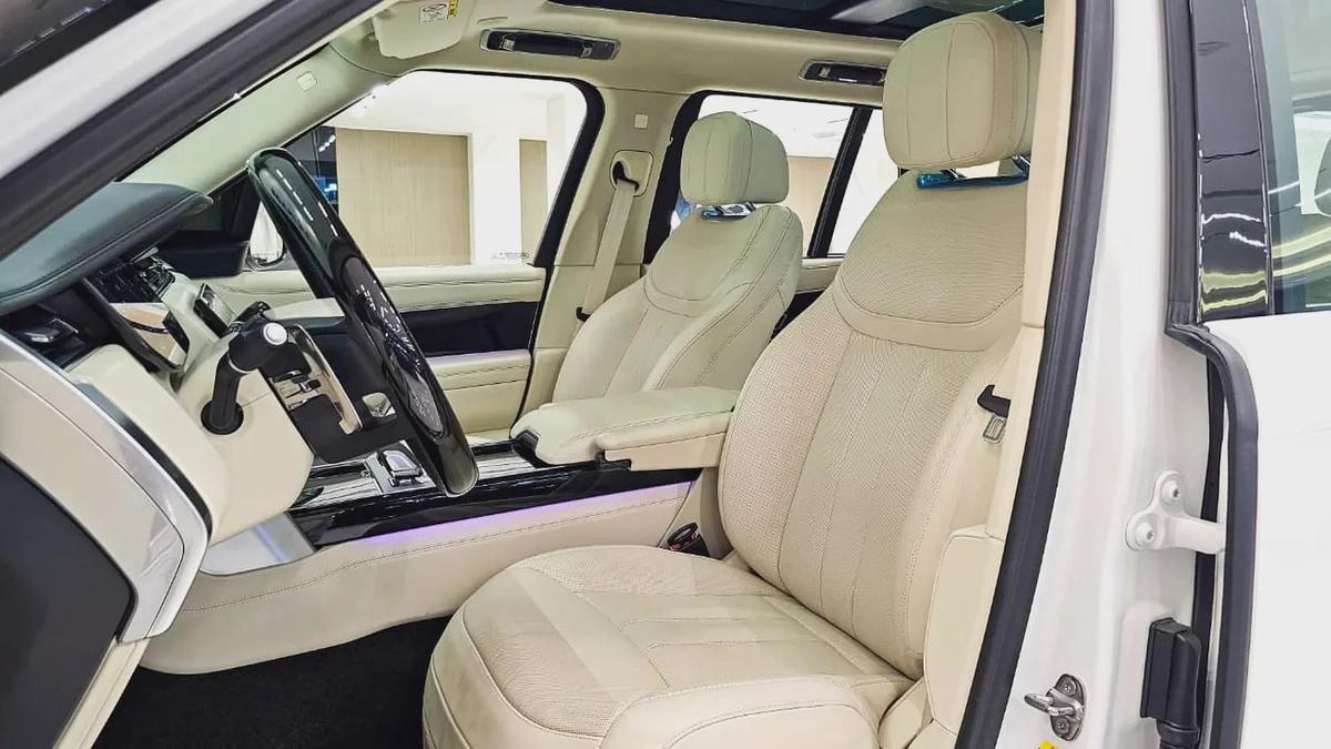RANGE ROVER - VOGUE - HSE - V 8 P530 - GCC SPECS - UNDER WARRANTY - 2024 MODEL - WHITE/WHITE-8-8