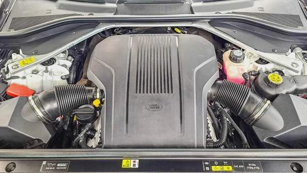 RANGE ROVER - VOGUE - HSE - V 8 P530 - GCC SPECS - UNDER WARRANTY - 2024 MODEL - WHITE/WHITE