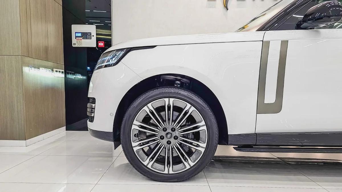 RANGE ROVER - VOGUE - HSE - V 8 P530 - GCC SPECS - UNDER WARRANTY - 2024 MODEL - WHITE/WHITE-18-18