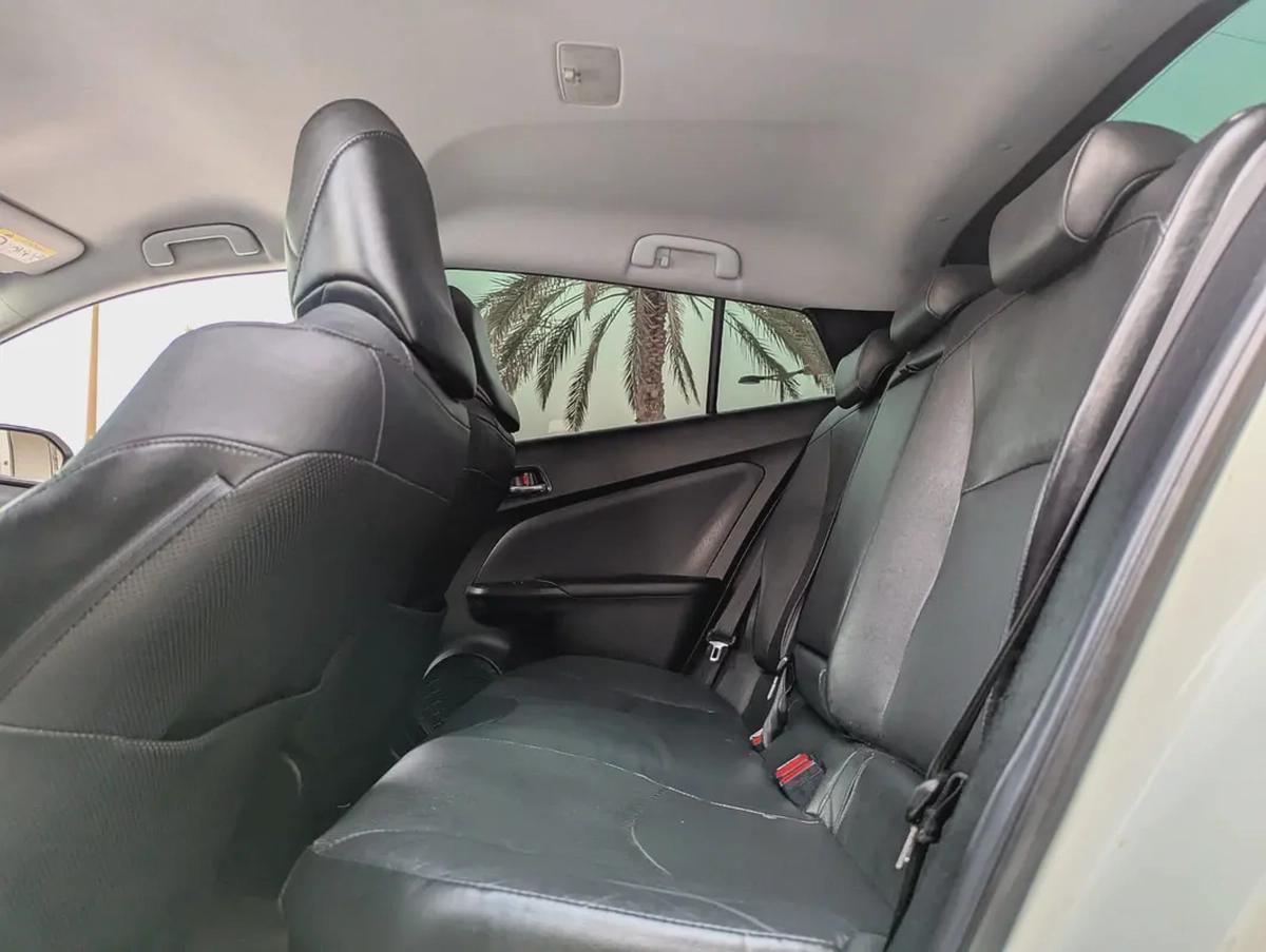 Toyota Prius Iconic 2017 - GCC Specs Full Option With Navigation and Leather Seats-10-10