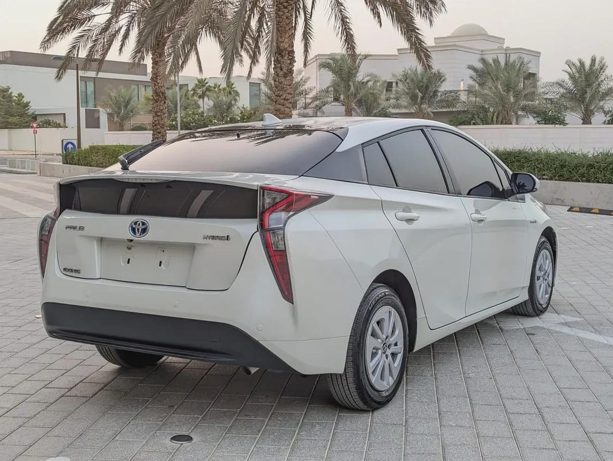 Toyota Prius Iconic 2017 - GCC Specs Full Option With Navigation and Leather Seats-14-14