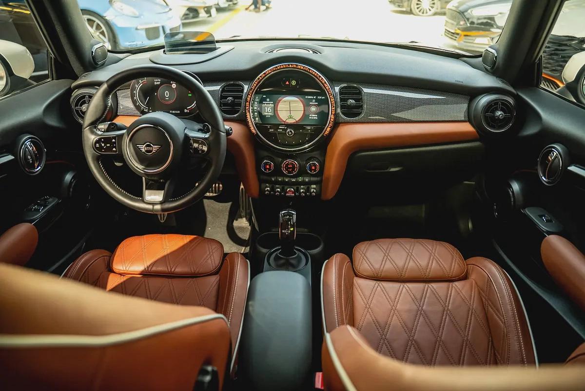 Mini Cooper S JCW Kit 2022 Full Service History GCC Low Mileage 2.0L Turbo 4 Cylinders-17-17