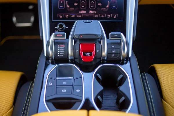 LAMBORGHINI URUS | 2019 | 46,672km| UNDER WARRANTY