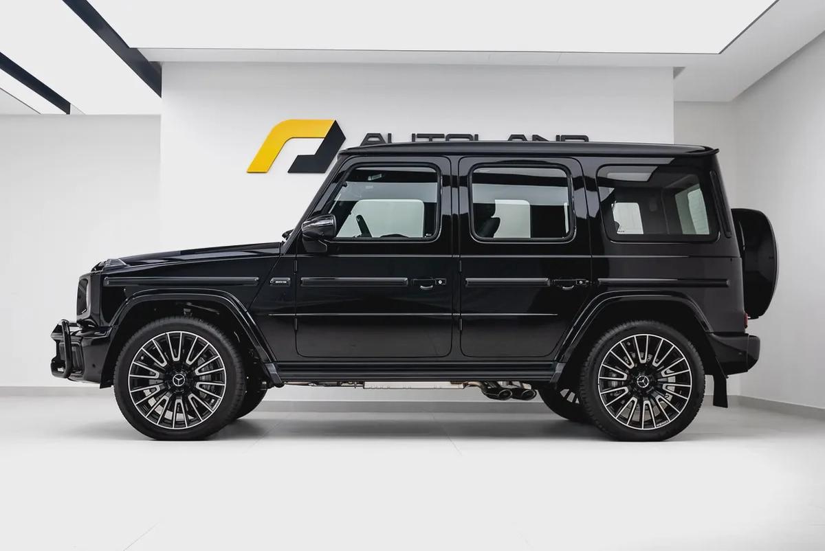 2025 MERCEDES BENZ G63 AMG. GCC | FULL CARBON | DOUBLE NIGHT PACKAGE | OBSIDIAN BLACK-4-4