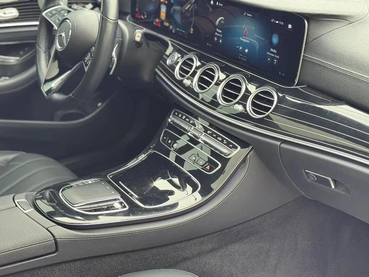 Mercedes-Benz E-Class E 400 4MATIC 2022 - Korean Specs-4-4