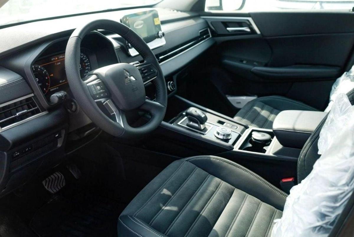 Mitsubishi Outlander OUTLANDER 2.5L-8-8