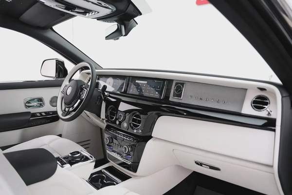 2026 ROLLS-ROYCE PHANTOM EWB WITH WARRANTY AND SERVICE CONTRACT