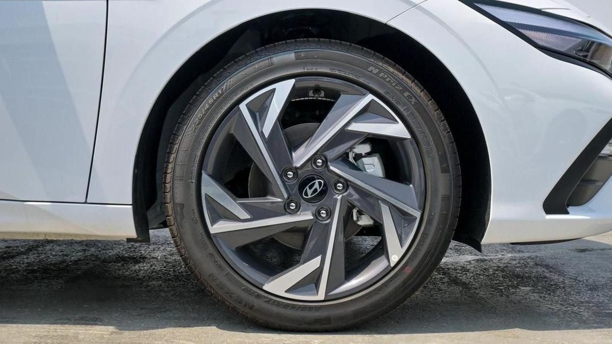 Hyundai Elantra-13-13