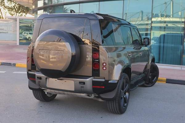 LAND ROVER DEFENDER ( 110 X-DYNAMIC HSE ) - GCC SPECS - 5 YEARS UNDER WARRANTY - ACCIDENT FREE -