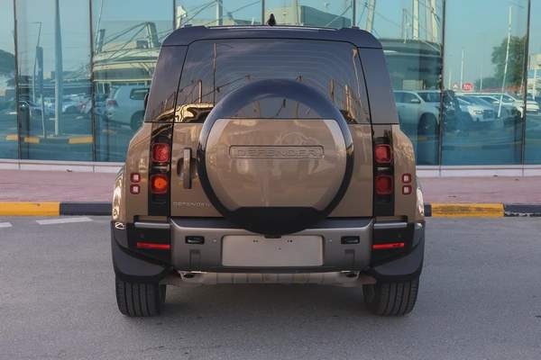 LAND ROVER DEFENDER ( 110 X-DYNAMIC HSE ) - GCC SPECS - 5 YEARS UNDER WARRANTY - ACCIDENT FREE -