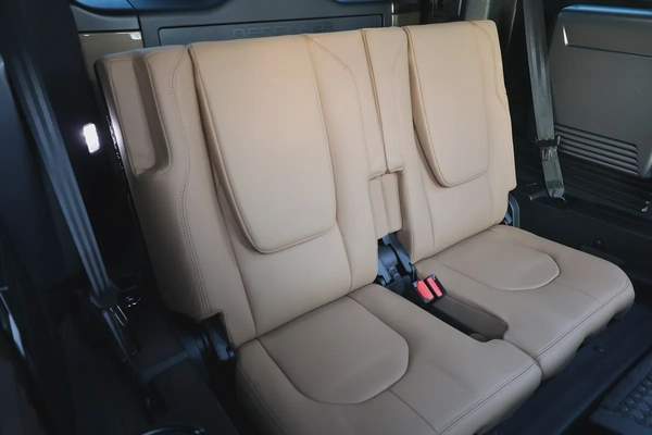 LAND ROVER DEFENDER ( 110 X-DYNAMIC HSE ) - GCC SPECS - 5 YEARS UNDER WARRANTY - ACCIDENT FREE -