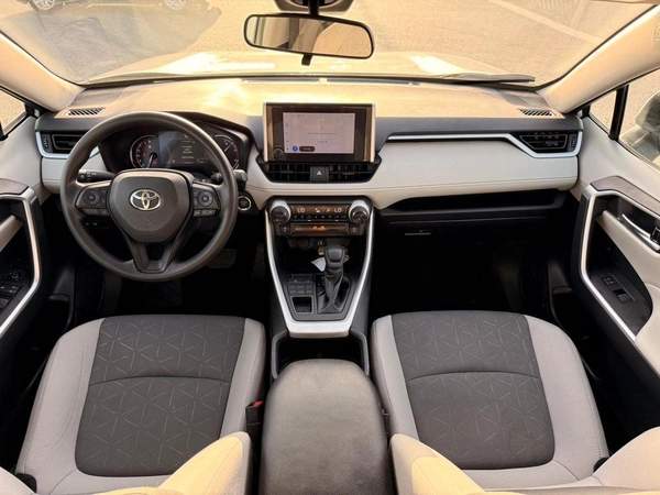 Toyota RAV4 XLE 4X4 Full option 2025