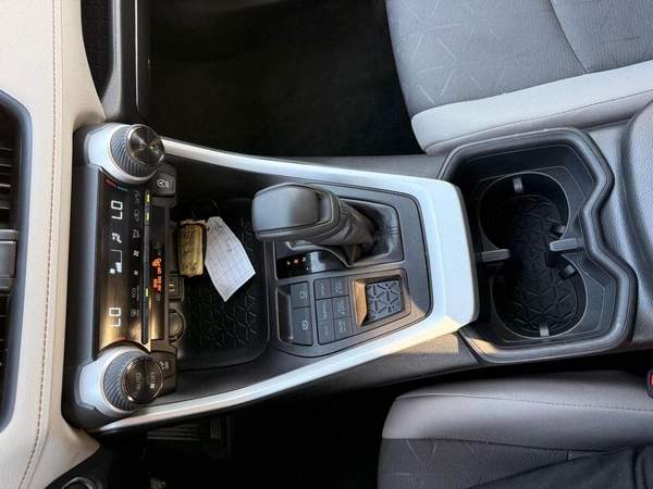 Toyota RAV4 XLE 4X4 Full option 2025