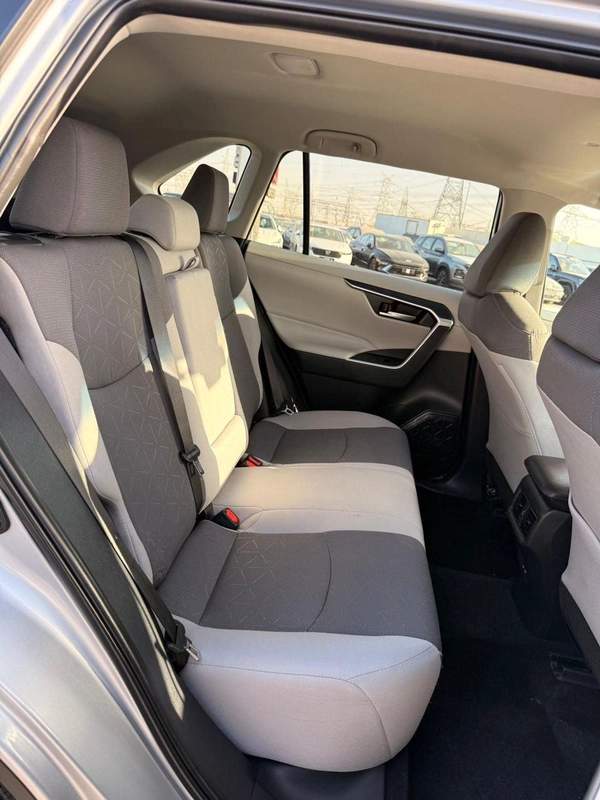 Toyota RAV4 XLE 4X4 Full option 2025