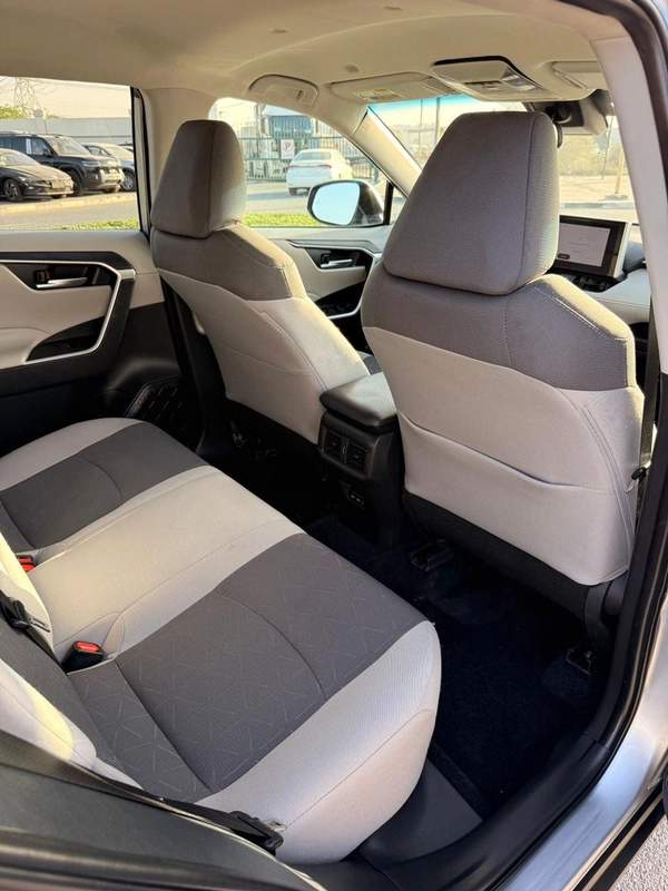 Toyota RAV4 XLE 4X4 Full option 2025