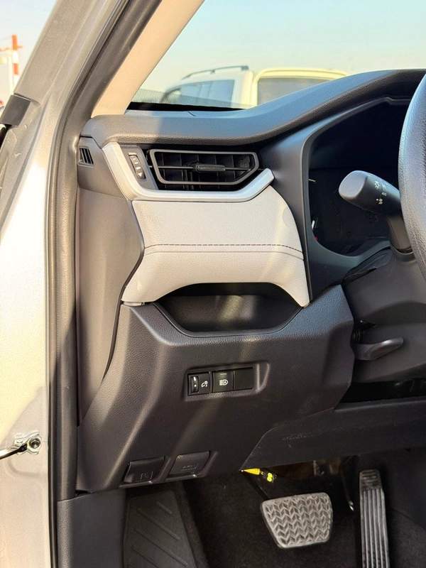 Toyota RAV4 XLE 4X4 Full option 2025