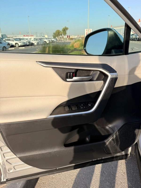 Toyota RAV4 XLE 4X4 Full option 2025