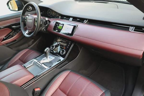 EVOQUE P250 HSE - GCC SPECS - FULL SERVICE HISTORY - ACCIDENT FREE - UNDER WARRANTY -