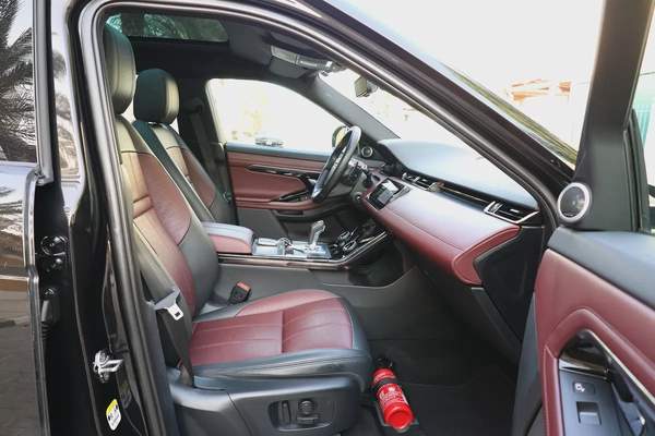 EVOQUE P250 HSE - GCC SPECS - FULL SERVICE HISTORY - ACCIDENT FREE - UNDER WARRANTY -