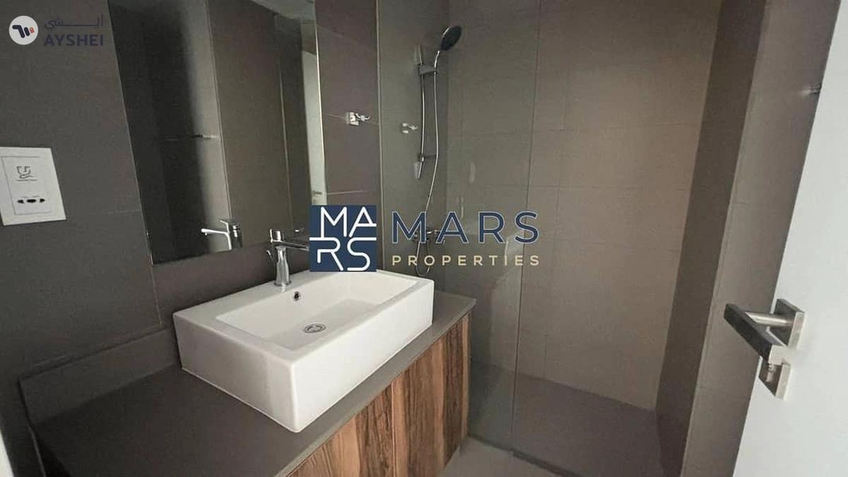 Top-Floor 1BHK with Stunning Views and Privacy-13-13