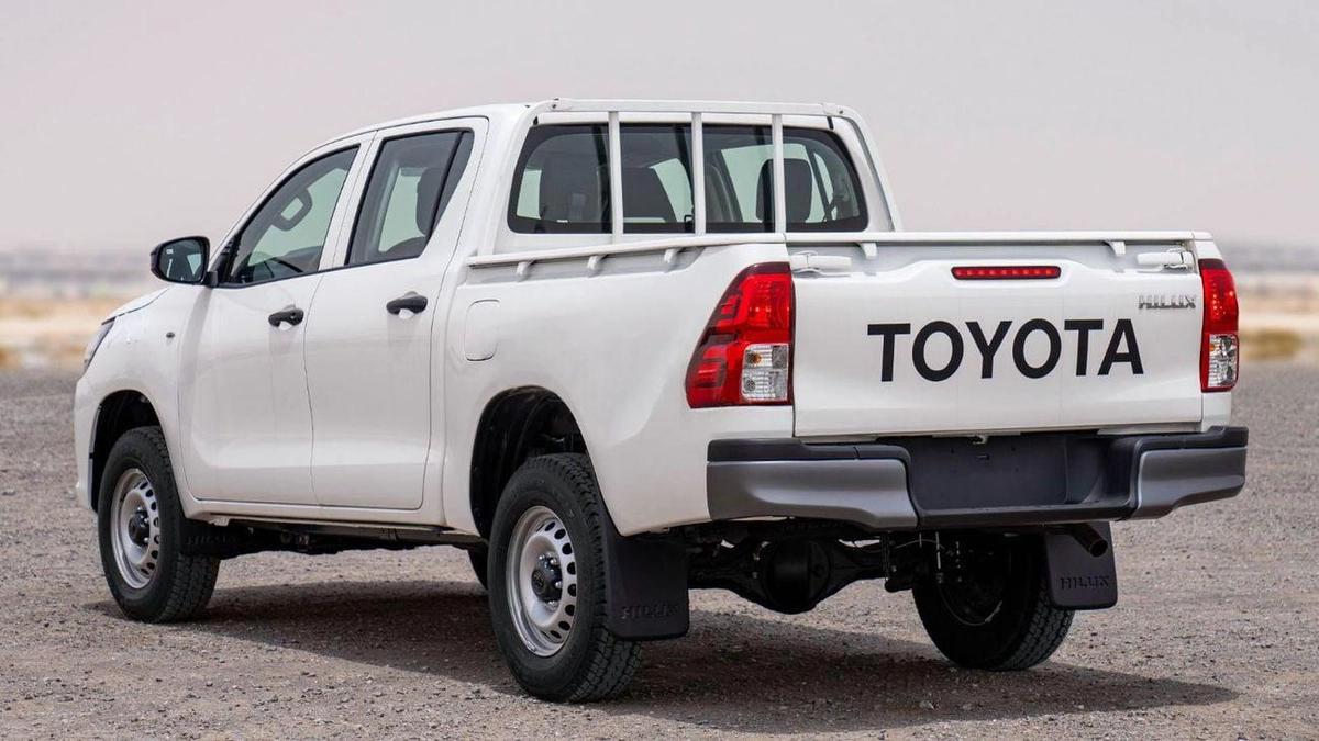 Toyota Hilux 2.4 ديزل-4-4