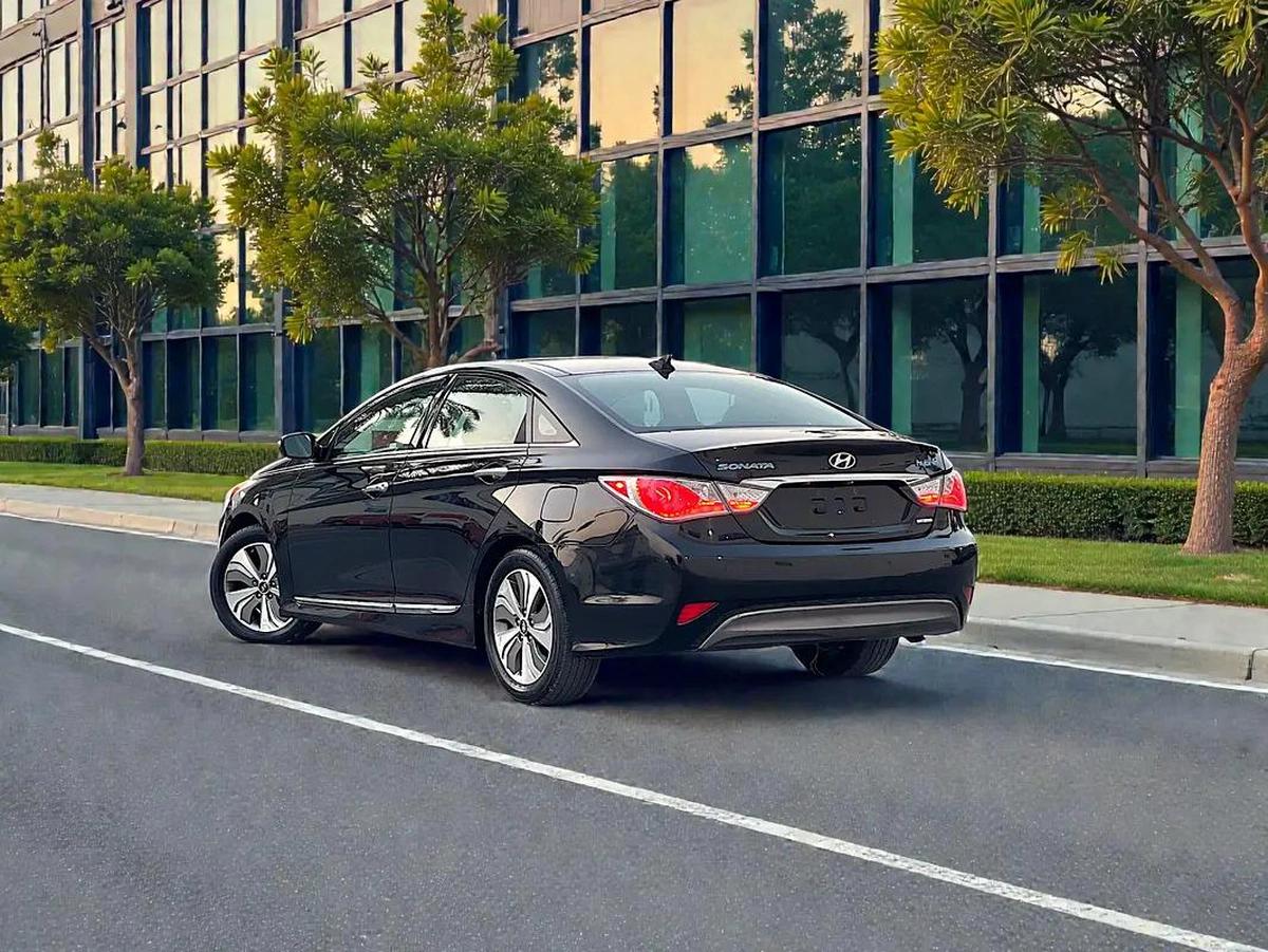 HYUNDAI SONATA | HYBRID | LIMITED | FREE ACCIDENT | WELL MAINTAINED-16-16