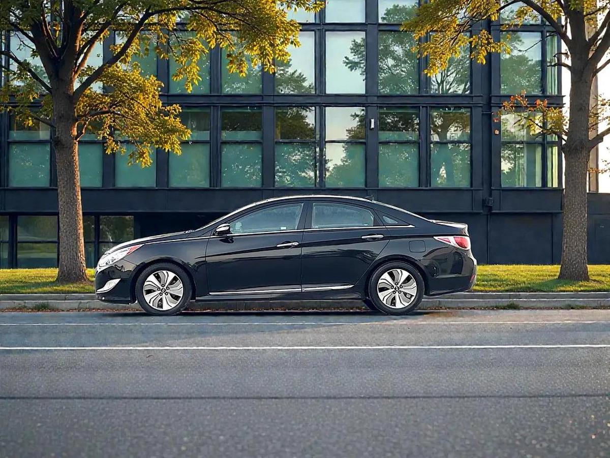 HYUNDAI SONATA | HYBRID | LIMITED | FREE ACCIDENT | WELL MAINTAINED-10-10