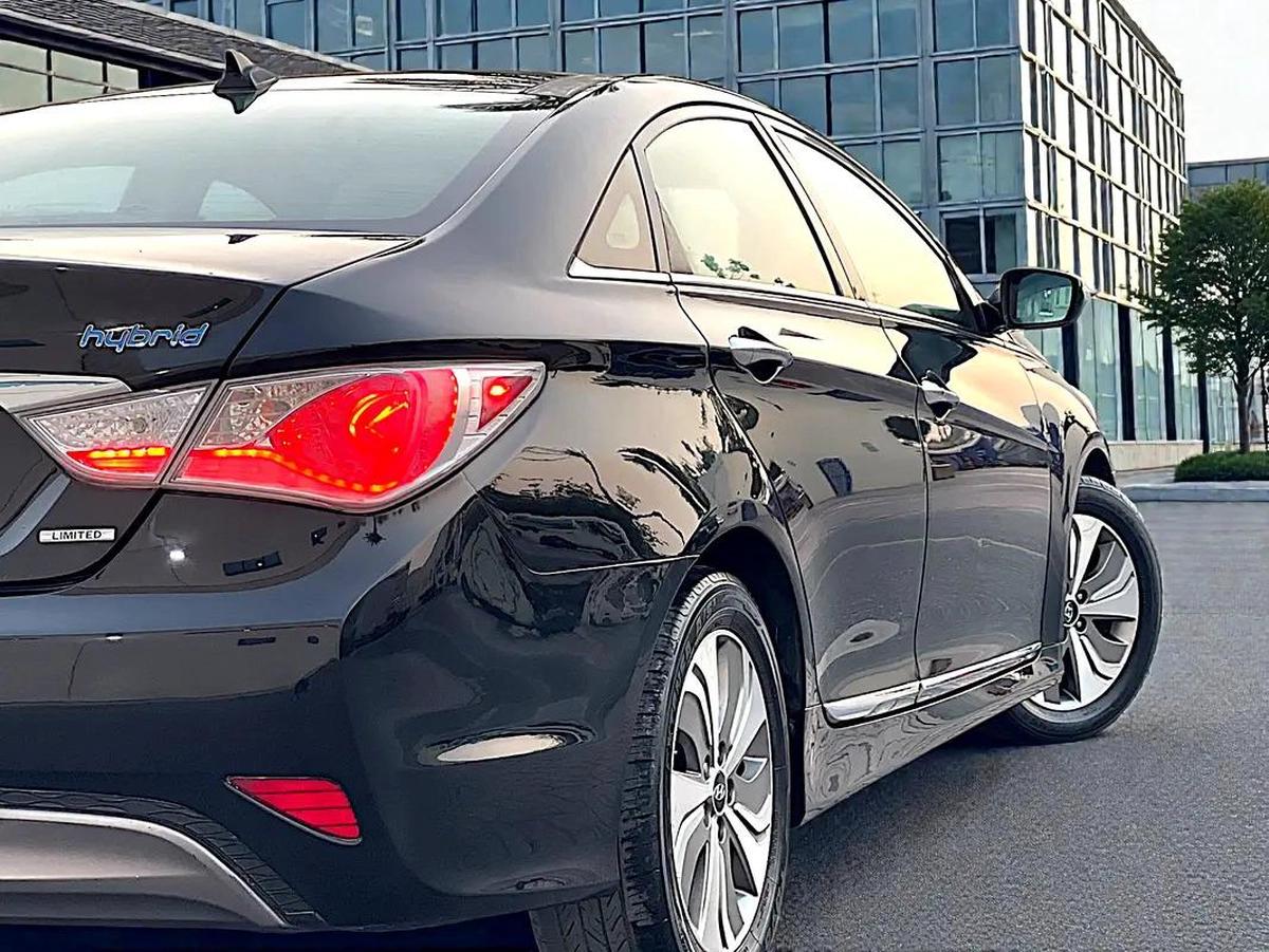 HYUNDAI SONATA | HYBRID | LIMITED | FREE ACCIDENT | WELL MAINTAINED-2-2