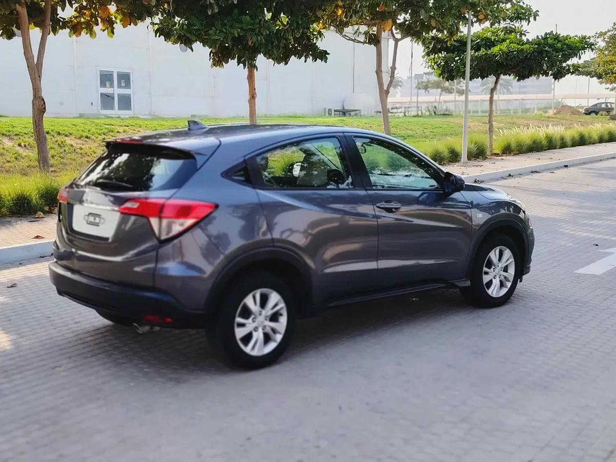 Honda HRV 2020 GCC MID Immaculate Condition Low KM Car Perfect For Family-15-15