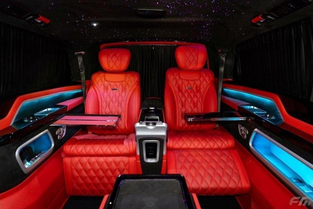 Mercedes-Benz V 250 VIP BUSINESS VAN – FULL LUXURY OPTION | BRAND NEW | GCC | 2023-4-4
