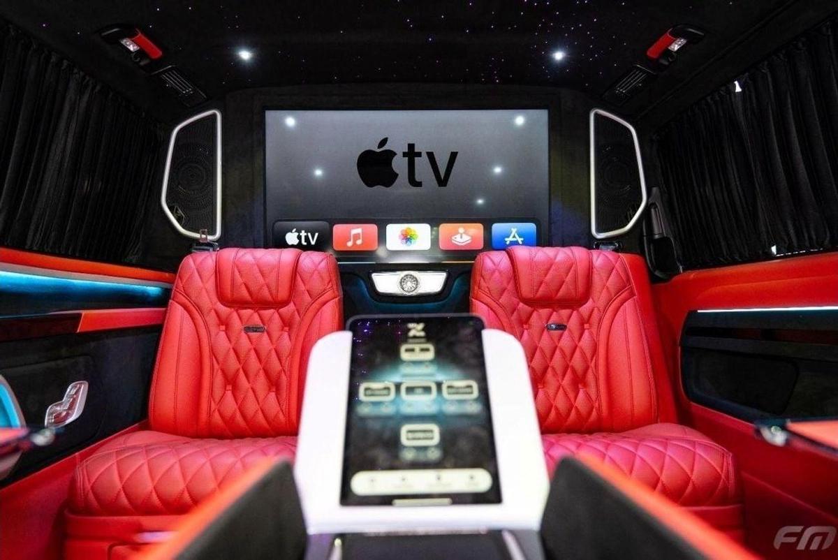Mercedes-Benz V 250 VIP BUSINESS VAN – FULL LUXURY OPTION | BRAND NEW | GCC | 2023-5-5