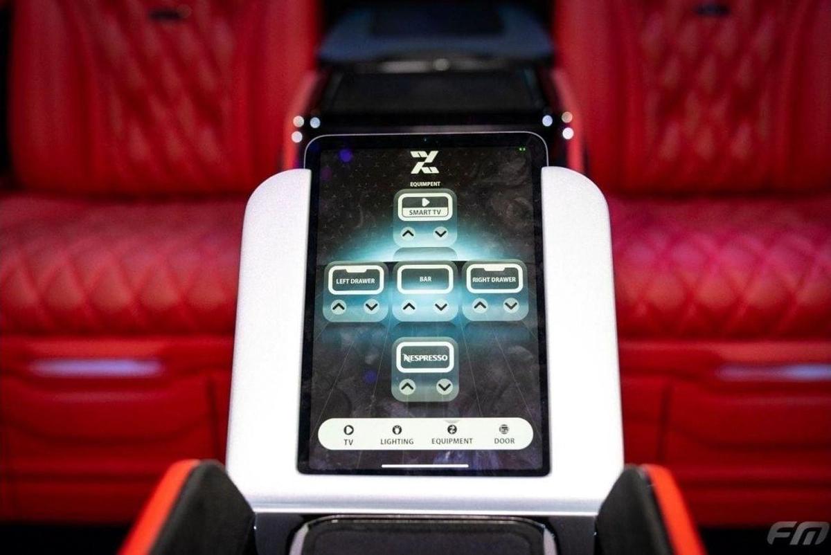 Mercedes-Benz V 250 VIP BUSINESS VAN – FULL LUXURY OPTION | BRAND NEW | GCC | 2023-8-8