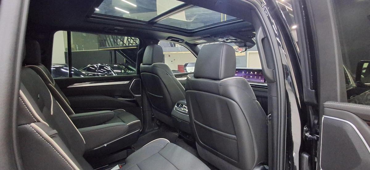 2025 CADILAC Escalad ESV // PLATINUM SPORT -5-5