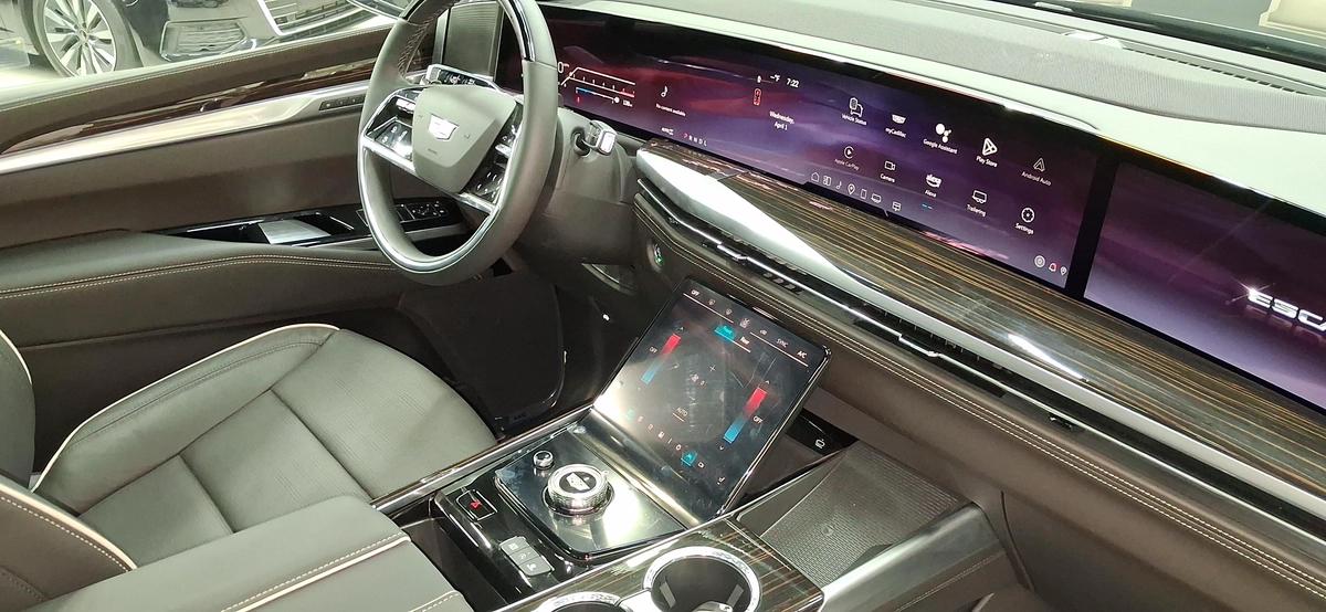 2025 CADILAC Escalad ESV // PLATINUM SPORT -11-11