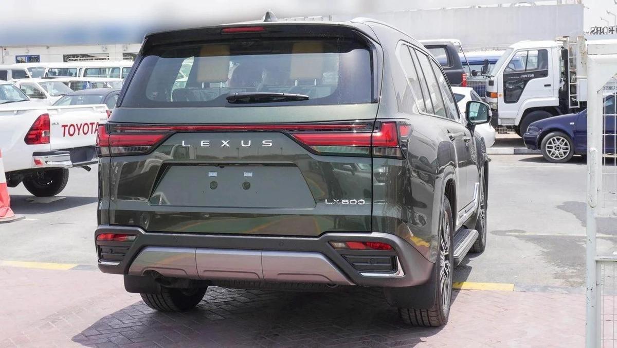 Lexus LX600 3.5L V6-4-4