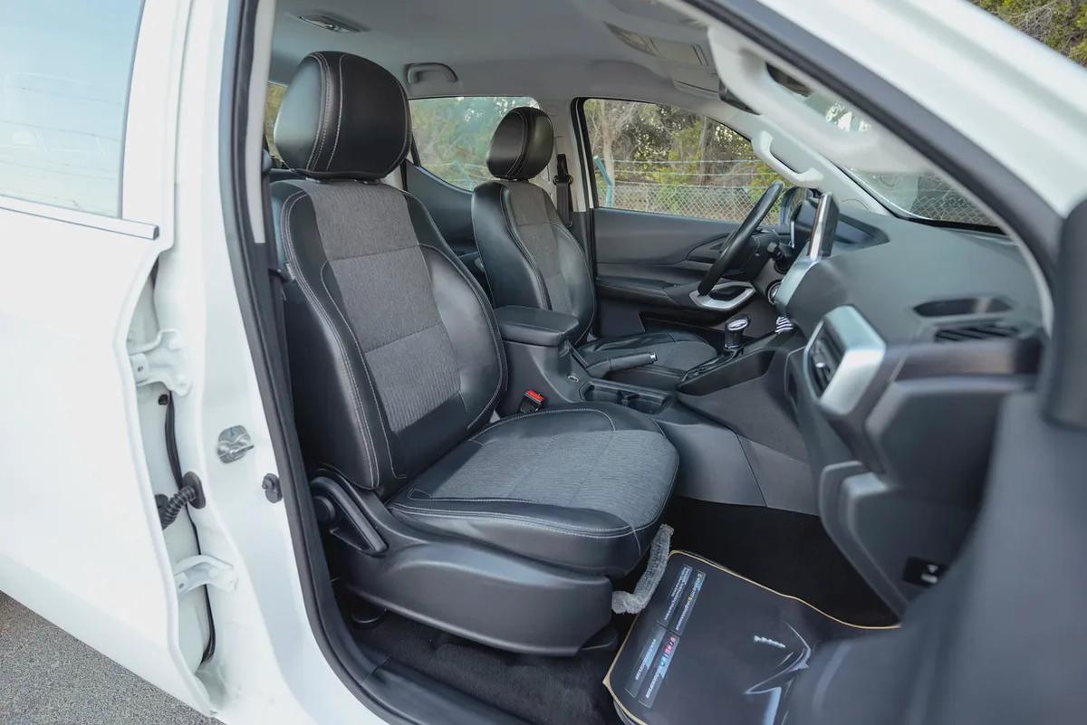 Landtrek | Double Cabin 4X4 | Automatic | GCC Specs | Ref#P18806-10-10