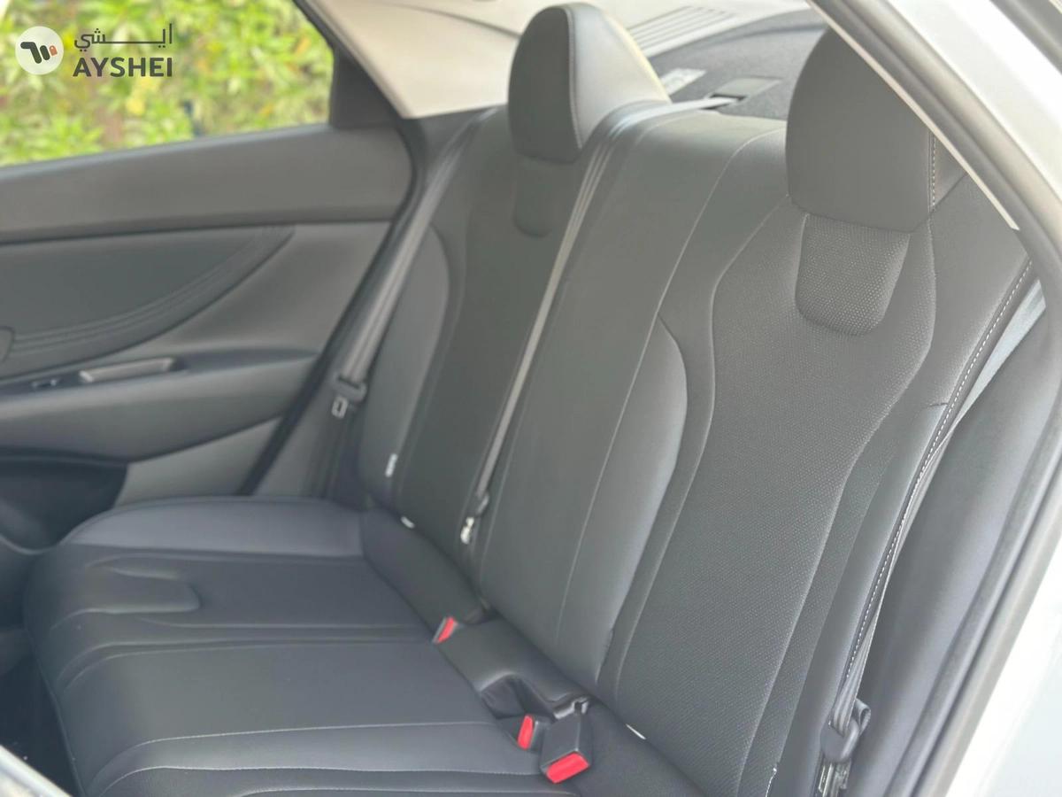 Hyundai Elantra 2025-9-9