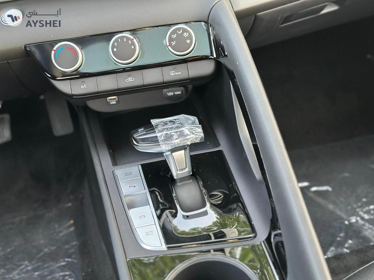 Hyundai Elantra 2025-6-6