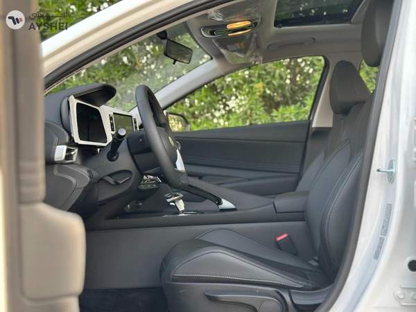 Hyundai Elantra 2025