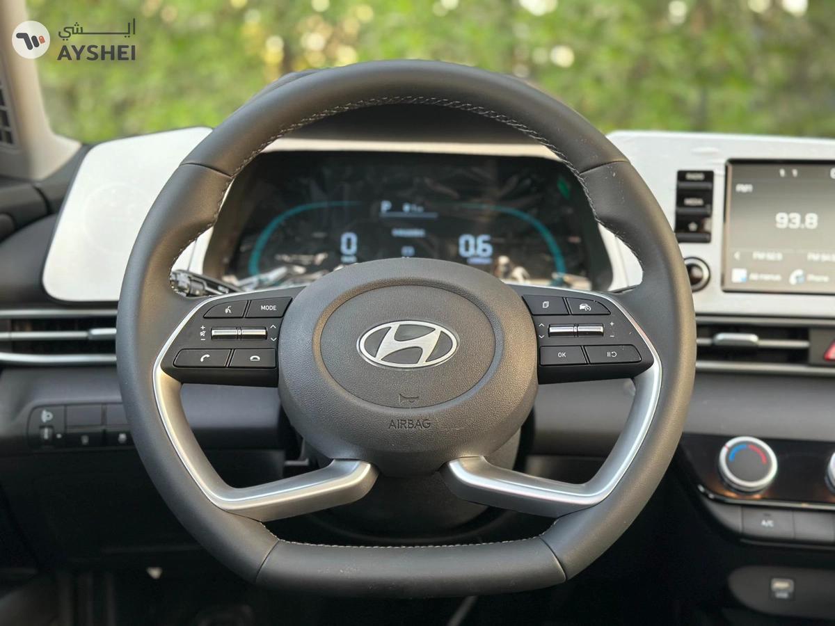 Hyundai Elantra 2025-13-13