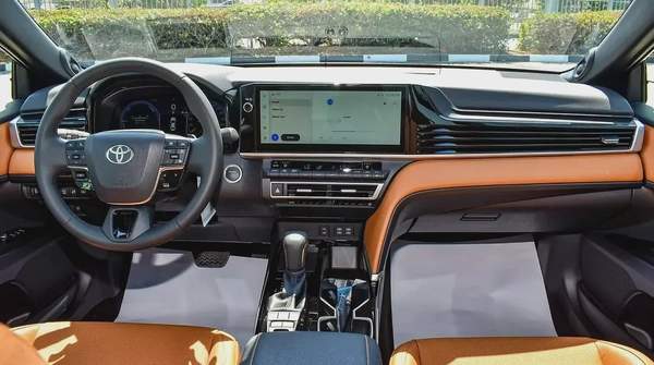 TOYOTA CAMRY LUMIER 2.5L HYBRID FULL OPTION MODEL 2025